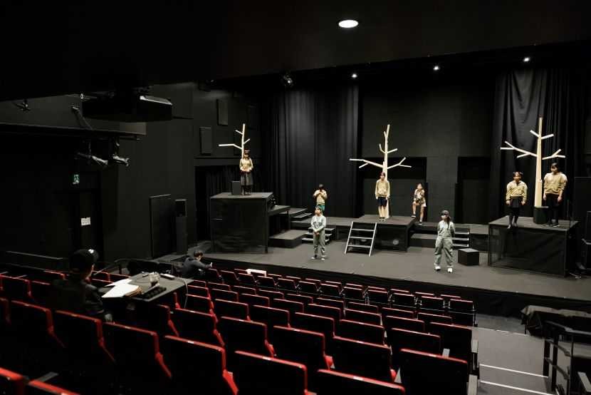 子ども演劇ワークショップ発表公演 「イキルニツイテ～猿ヶ島より～」アーカイブイメージ1